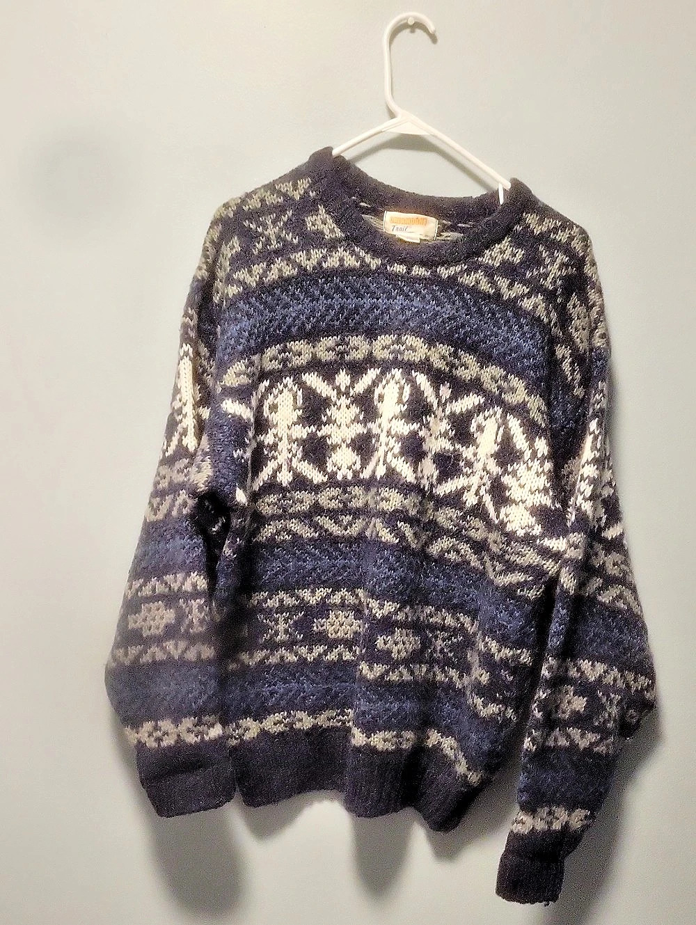 CATAMOUNT Tundra Geometric Knit Crewneck Sweater in Blue & White